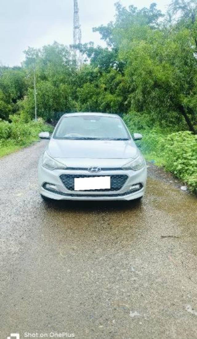 https://images10.gaadi.com/usedcar_image/4039203/original/processed_5d83feec-2f3e-4a97-9950-d008da136dee.jpg?imwidth=6400