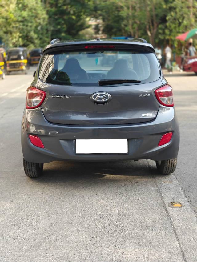 https://images10.gaadi.com/usedcar_image/4039510/original/processed_c5bcd7634bdede81730220224e570d2e.jpg?imwidth=6402