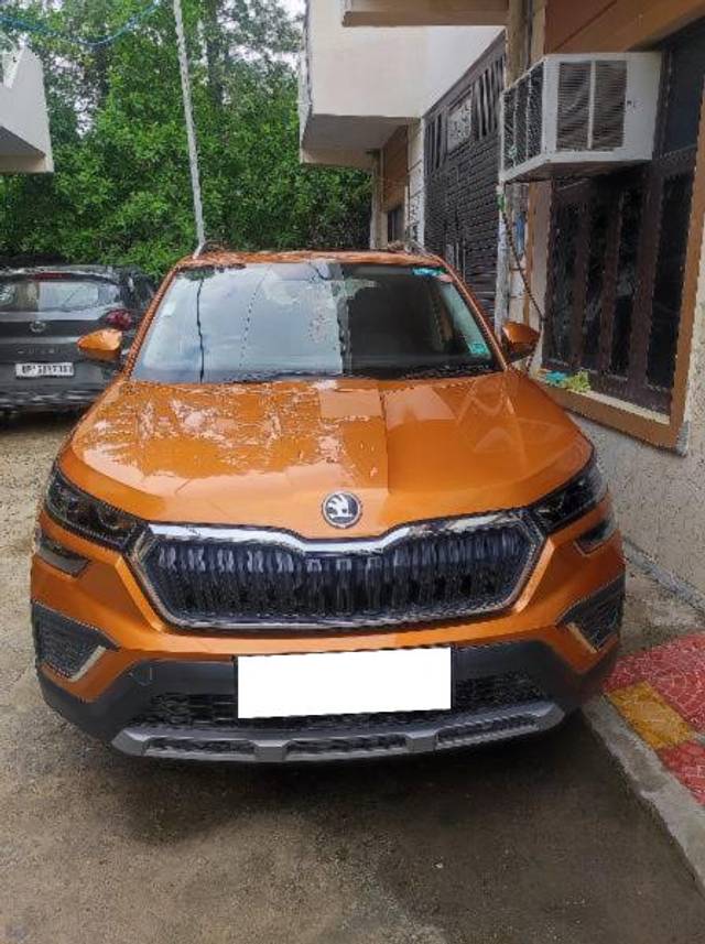 https://images10.gaadi.com/usedcar_image/4039645/original/processed_4eab06d0-84ee-4d4b-86c1-efe55912e87f.jpg?imwidth=6402