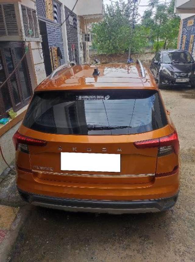 https://images10.gaadi.com/usedcar_image/4039645/original/processed_d50df74f-ba2c-4135-be2c-ccb4687d7de8.jpg?imwidth=6401