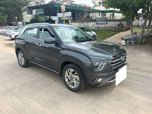 https://images10.gaadi.com/usedcar_image/4040144/original/processed_e1b060d56bdd067745a22f2f7270723b.jpg?imwidth=6402