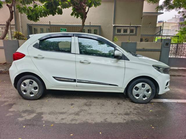 https://images10.gaadi.com/usedcar_image/4040333/original/processed_99039ac14f4135d4070377c51ff26f1c.jpg?imwidth=6401