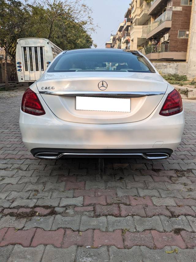 https://images10.gaadi.com/usedcar_image/4040402/original/processed_c2ac5cf61f54acc6d346f3f43fdb6cfc.jpg?imwidth=6402