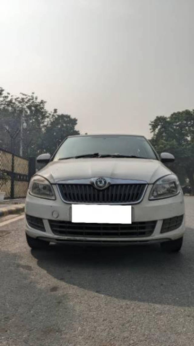 https://images10.gaadi.com/usedcar_image/4040716/original/processed_cb307e87-fef2-430b-88f9-344dd5452094.jpg?imwidth=6400