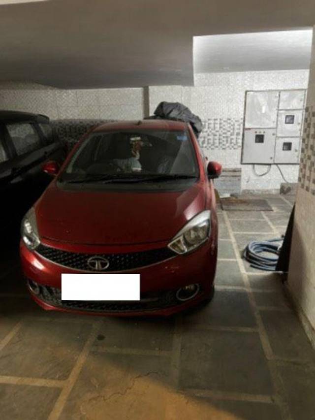 https://images10.gaadi.com/usedcar_image/4040855/original/processed_164dd1f3-948d-4ba6-9484-df1319b7a043.jpeg?imwidth=6400