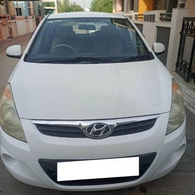 https://images10.gaadi.com/usedcar_image/4040924/original/processed_dfec307b-47a5-468c-b8a8-af1418854203.jpg?imwidth=6400