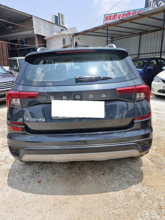 https://images10.gaadi.com/usedcar_image/4040950/original/processed_8efee49a3699c5cbb86932f258c08e64.jpeg?imwidth=6402