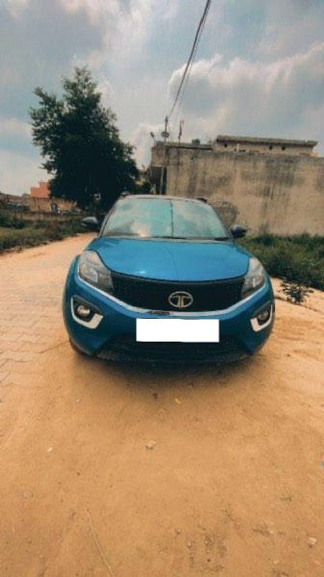 https://images10.gaadi.com/usedcar_image/4040959/original/processed_75fb7fed-1f04-4f4e-8b98-16d08d9fc8ba.jpeg?imwidth=6402