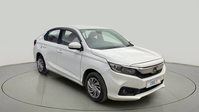 https://images10.gaadi.com/usedcar_image/4041058/original/0bd0ab0b820ae82d23b6ecc12ce021f6.jpg?imwidth=6400