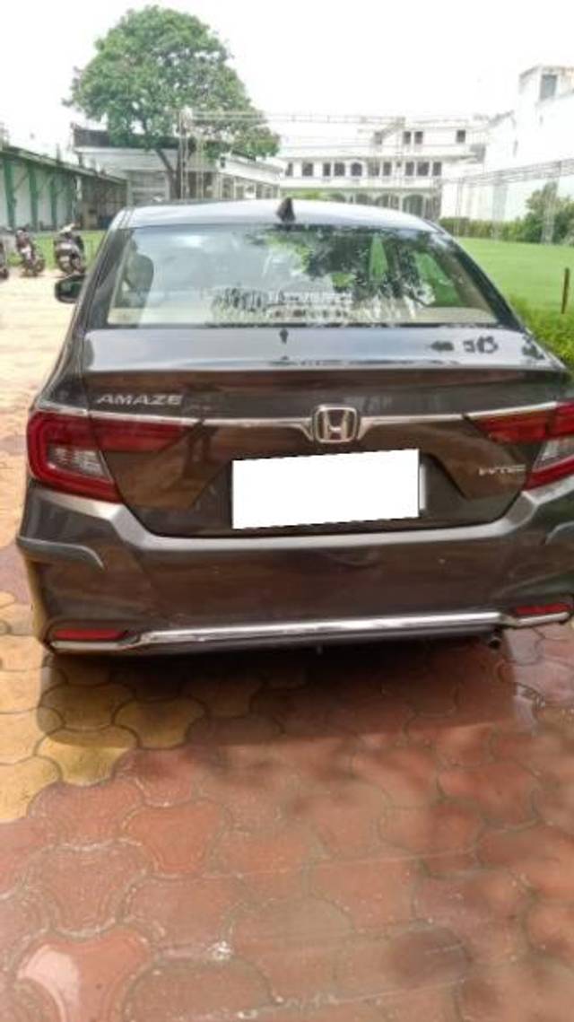 https://images10.gaadi.com/usedcar_image/4041468/original/processed_4289bffc-8017-47b8-ab18-aa06411430f1.jpg?imwidth=6401