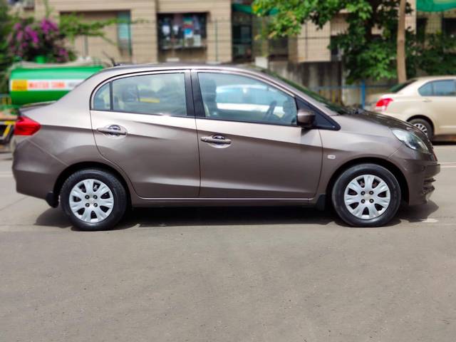 https://images10.gaadi.com/usedcar_image/4041472/original/processed_e063f4208eb9efa3d14c5e486f753c77.jpg?imwidth=6401