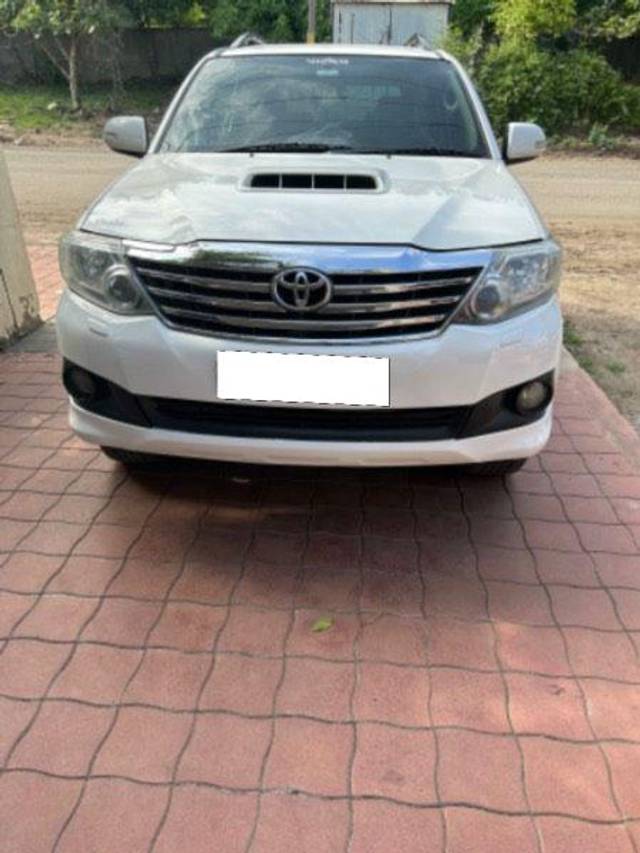 https://images10.gaadi.com/usedcar_image/4041545/original/processed_7588d8ca-feb0-4f43-bb93-df22e4d999d8.jpg?imwidth=6401