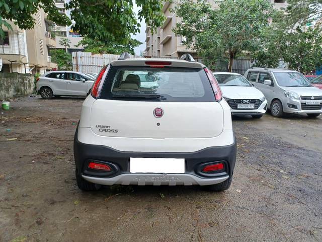 https://images10.gaadi.com/usedcar_image/4041844/original/processed_701a53d135f97cdb10a241cd1ccd380f.jpg?imwidth=6402