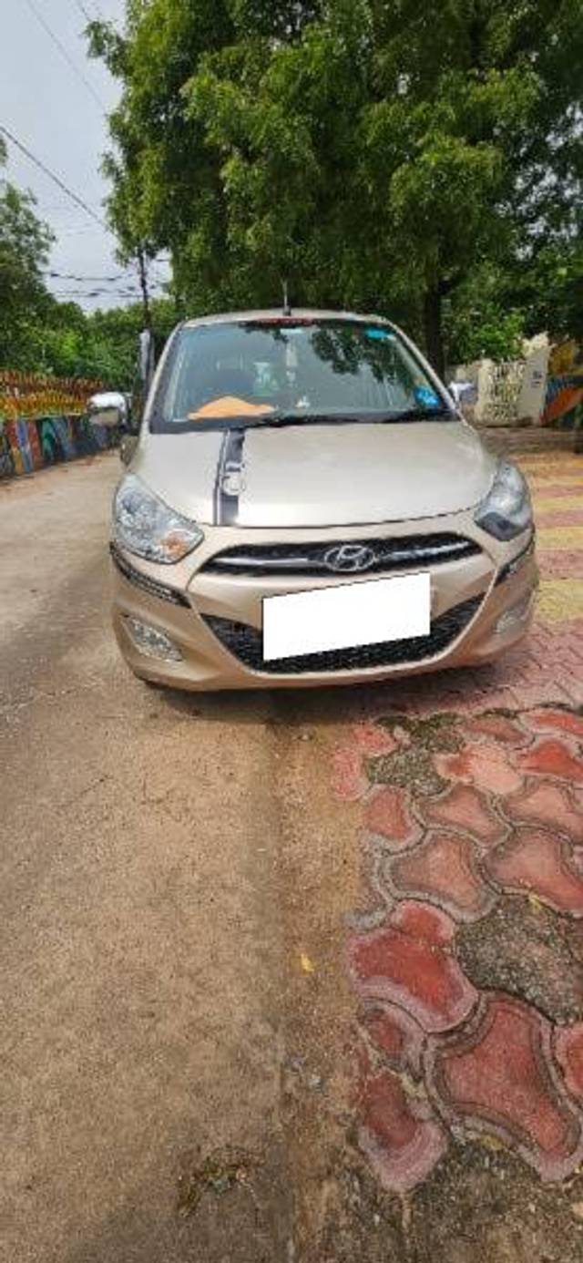 https://images10.gaadi.com/usedcar_image/4042108/original/processed_e01d2bea-71aa-4966-8cda-b66a8d8abde1.jpg?imwidth=6402