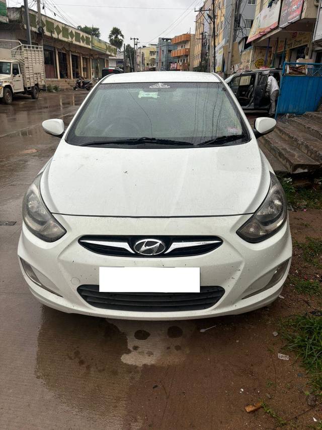 https://images10.gaadi.com/usedcar_image/4042292/original/processed_1e6cf3b00e5c3ece7ef5871a6b3c869c.jpg?imwidth=6402