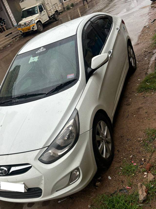 https://images10.gaadi.com/usedcar_image/4042292/original/processed_53b9b8a732af8bf217cdff02936672dd.jpg?imwidth=6400