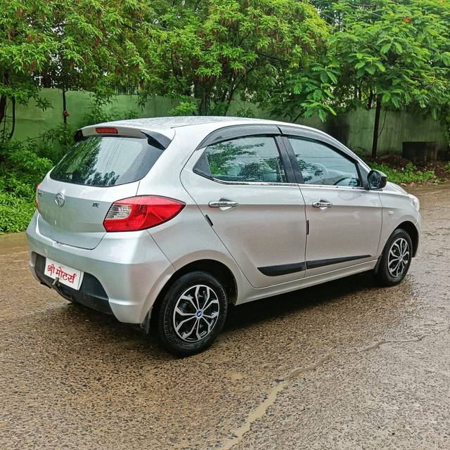 https://images10.gaadi.com/usedcar_image/4042632/original/processed_28ef8b2aab5fe3ead2ac3dc99f0e5dc7.jpg?imwidth=6402