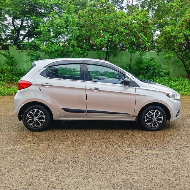 https://images10.gaadi.com/usedcar_image/4042632/original/processed_ac918abcecf976e4294d11cb5ab27355.jpg?imwidth=6401