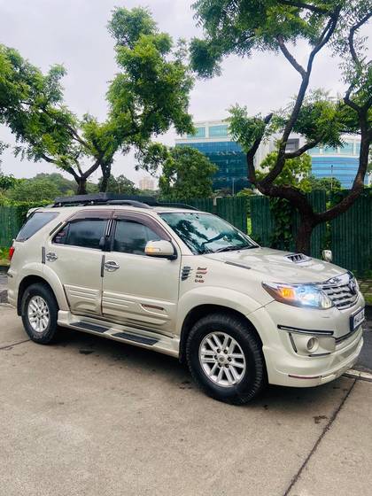 Toyota Fortuner 4x4 MT