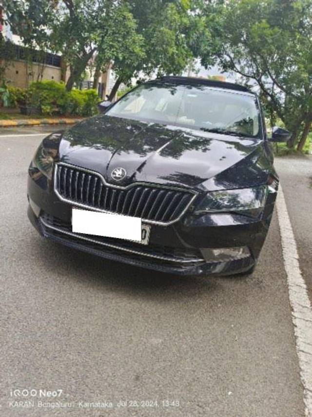 https://images10.gaadi.com/usedcar_image/4042782/original/processed_21ca9977-98b4-452f-88fa-f103e2594483.jpg?imwidth=6402