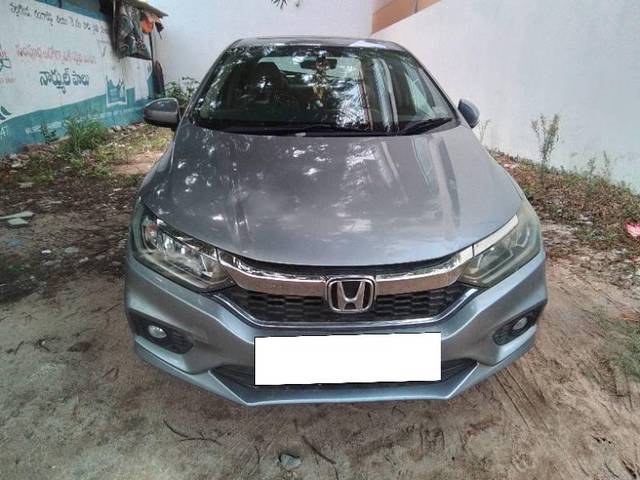 https://images10.gaadi.com/usedcar_image/4043019/original/processed_f87f8153-9d9d-40cd-b9f0-a8d390e6e441.jpg?imwidth=6400