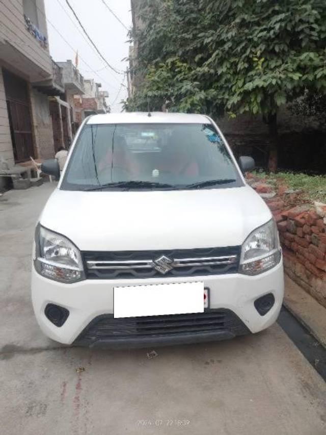 https://images10.gaadi.com/usedcar_image/4043101/original/processed_49d1f755-8c37-43b2-965e-f36030b867ce.jpg?imwidth=6400