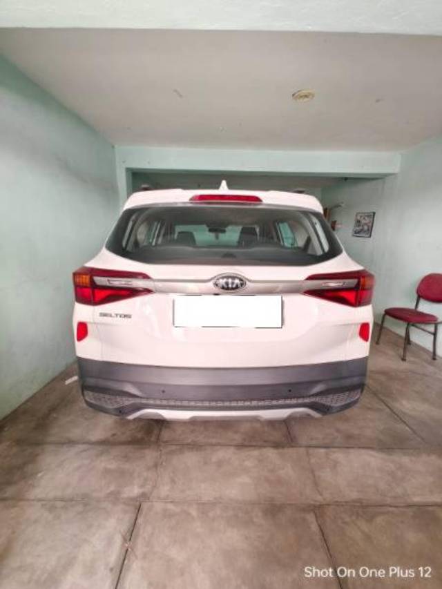 https://images10.gaadi.com/usedcar_image/4043150/original/processed_883e4f30-2319-4f09-80ad-f31b87c51365.jpg?imwidth=6402