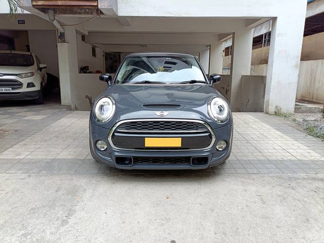 https://images10.gaadi.com/usedcar_image/4043746/original/3a36cba0c36a3dcd2e6eba3c86076970.jpg?imwidth=6400