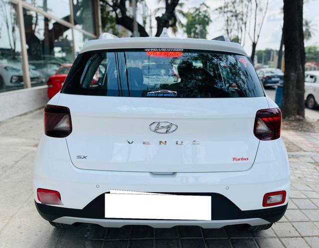 https://images10.gaadi.com/usedcar_image/4043944/original/processed_9f0914091809b5428065833961ca990f.jpg?imwidth=6401