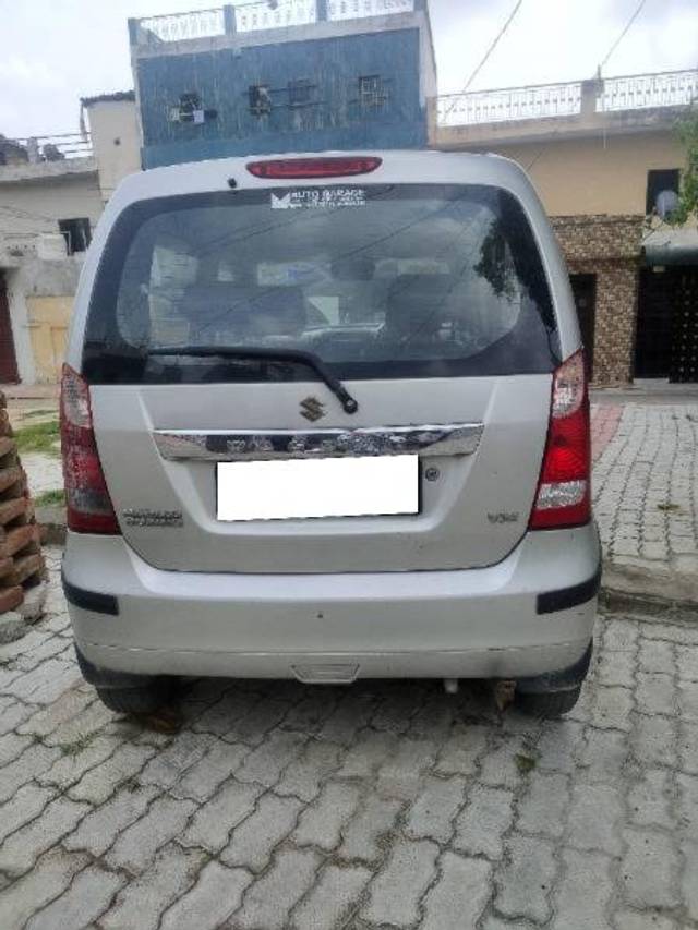 https://images10.gaadi.com/usedcar_image/4043970/original/processed_903a8901-7ce2-465e-bfaa-be456b302cb7.jpg?imwidth=6402