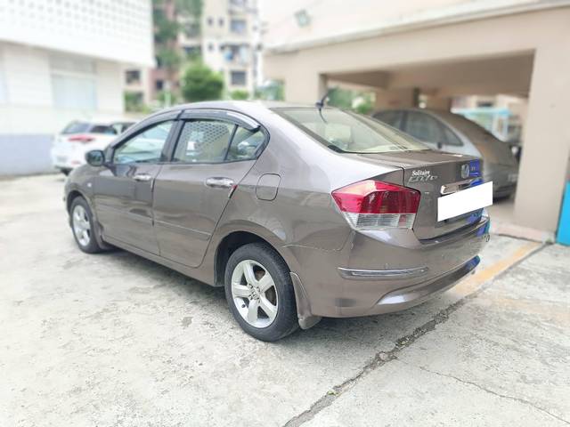 https://images10.gaadi.com/usedcar_image/4044316/original/processed_51e2af47ffcce3338d0cf6f1abce71ee.jpg?imwidth=6402