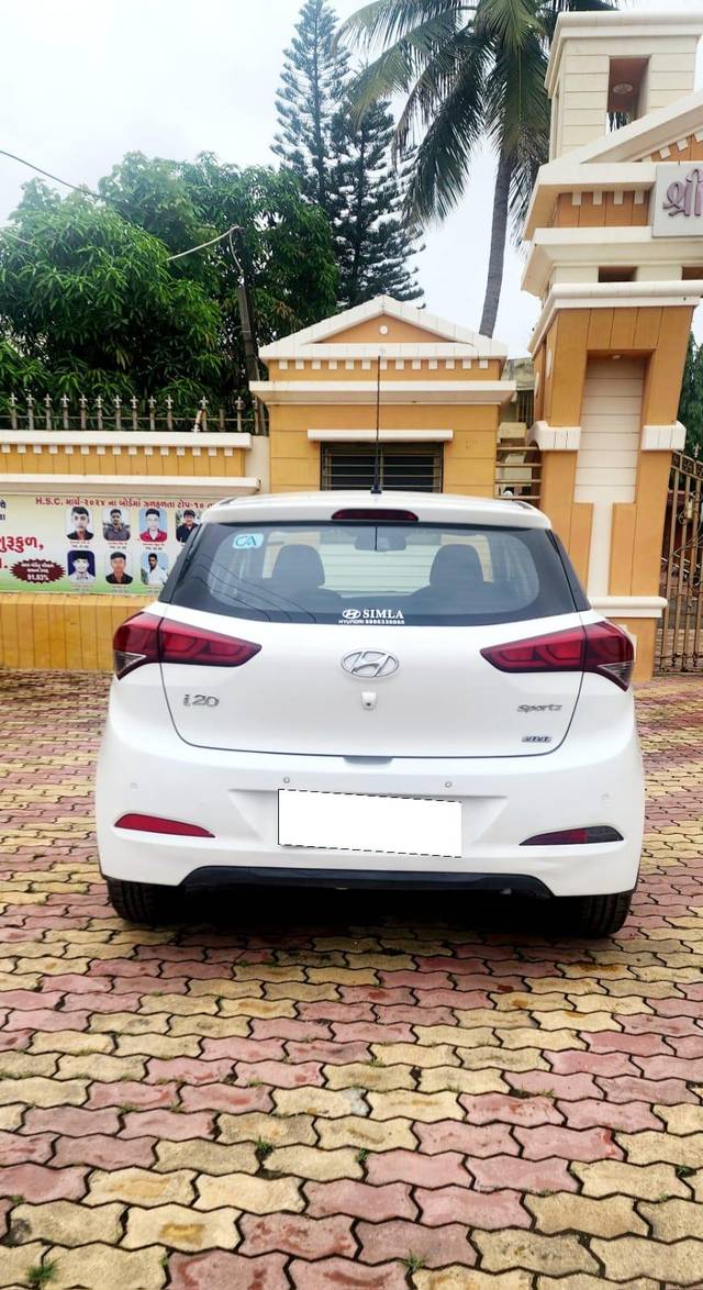 https://images10.gaadi.com/usedcar_image/4044323/original/processed_bae273f687d7d0ee91ecc60b25951abc.jpg?imwidth=6401