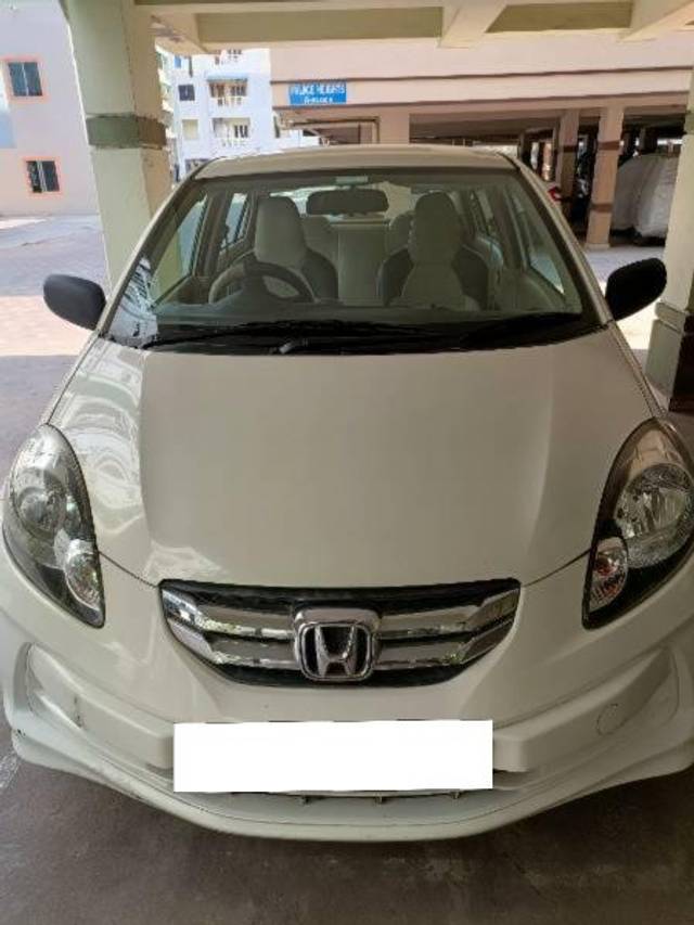 https://images10.gaadi.com/usedcar_image/4044425/original/processed_6e9c7376-0d47-4224-a5e4-dfc1cdd18086.jpg?imwidth=6400