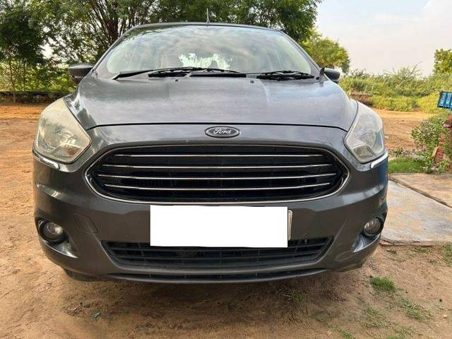 https://images10.gaadi.com/usedcar_image/4044480/original/processed_ae76b274-5030-4a85-a3bf-0d992da4e72a.jpg?imwidth=6402