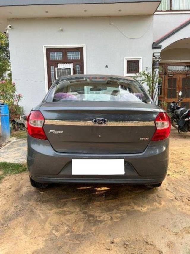 https://images10.gaadi.com/usedcar_image/4044480/original/processed_da4a28b6-a107-40c6-9642-6bd365a3b748.jpg?imwidth=6401