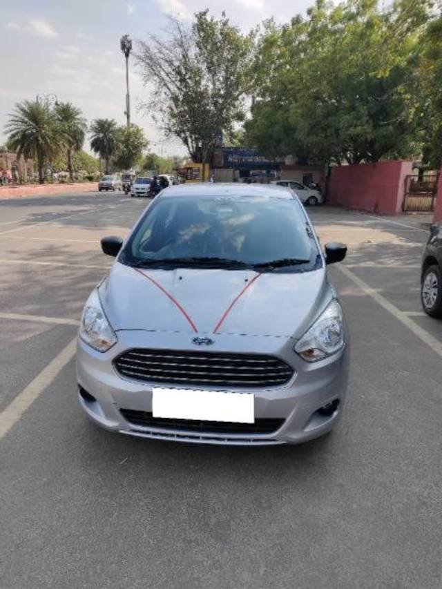 https://images10.gaadi.com/usedcar_image/4044625/original/processed_176af3ab-73cb-439d-9079-cbd773f355b4.jpg?imwidth=6401