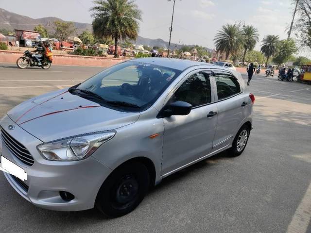 https://images10.gaadi.com/usedcar_image/4044625/original/processed_b016db85-041b-4864-a884-6ad8e88575ff.jpg?imwidth=6400