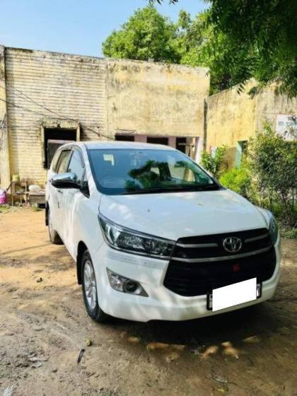 Toyota Innova Crysta 2.4 GX MT 8S BSIV