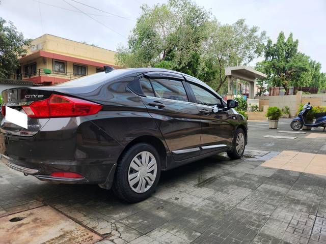 https://images10.gaadi.com/usedcar_image/4044835/original/processed_cc35ef9708ad0338be3a1e11b6dbc65c.jpg?imwidth=6402