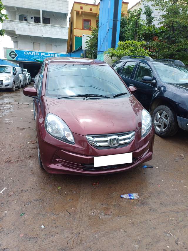 https://images10.gaadi.com/usedcar_image/4045041/original/processed_08bf6f85adfcb714834121b99b6103a1.jpg?imwidth=6400