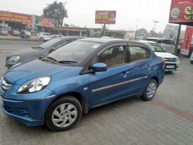 https://images10.gaadi.com/usedcar_image/4045045/original/processed_9a265551-590a-470a-b68c-8e13c23302b7.jpg?imwidth=6400