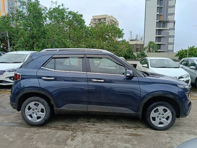 https://images10.gaadi.com/usedcar_image/4045429/original/8dbf7163037d71233a5541fe3ea3cbbe.jpg?imwidth=6401