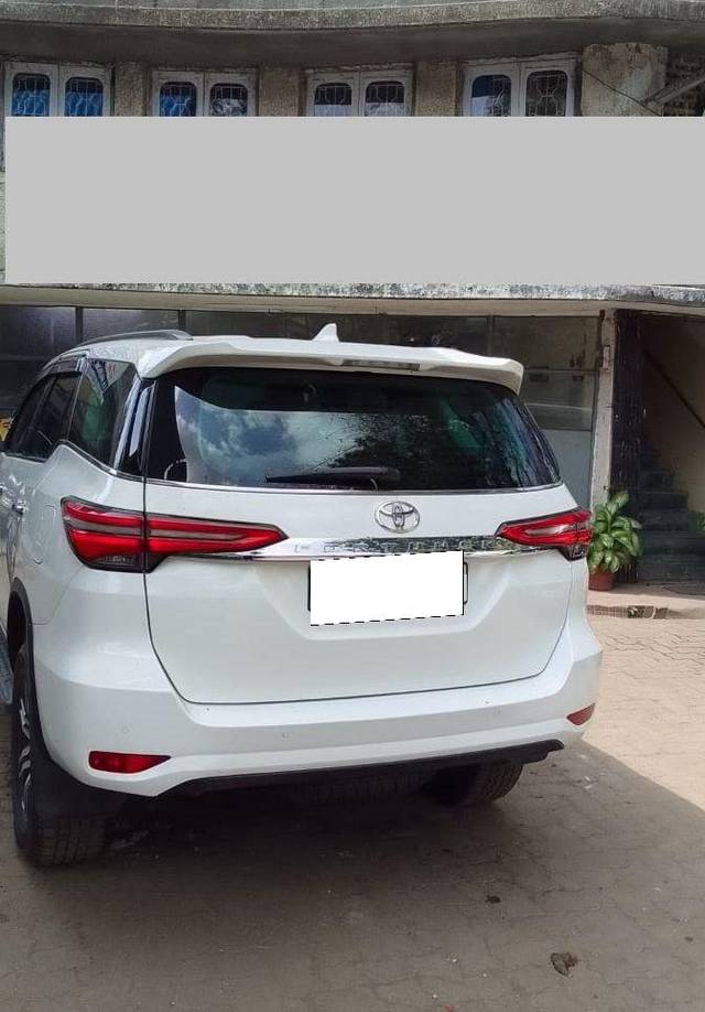 https://images10.gaadi.com/usedcar_image/4045430/original/processed_e9a2337537e3b223e24fc853a79e4d38.jpeg?imwidth=6402