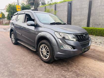 Mahindra XUV500 W6 2WD