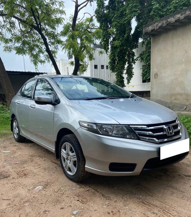 https://images10.gaadi.com/usedcar_image/4045533/original/processed_68c9e1916c00d52d8274bcff818ba0ec.jpg?imwidth=6400