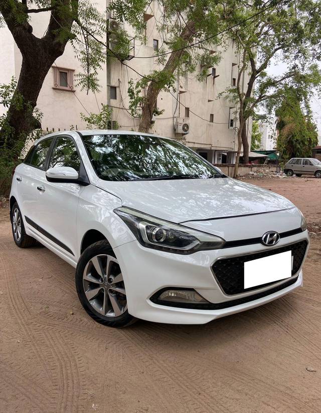 https://images10.gaadi.com/usedcar_image/4045534/original/processed_07d0c35cc9865a2b8010b86be27a0647.jpg?imwidth=6400