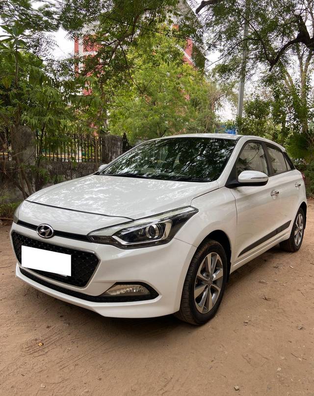 https://images10.gaadi.com/usedcar_image/4045534/original/processed_340a11e69b6a962f0922f92c610685b2.jpg?imwidth=6402