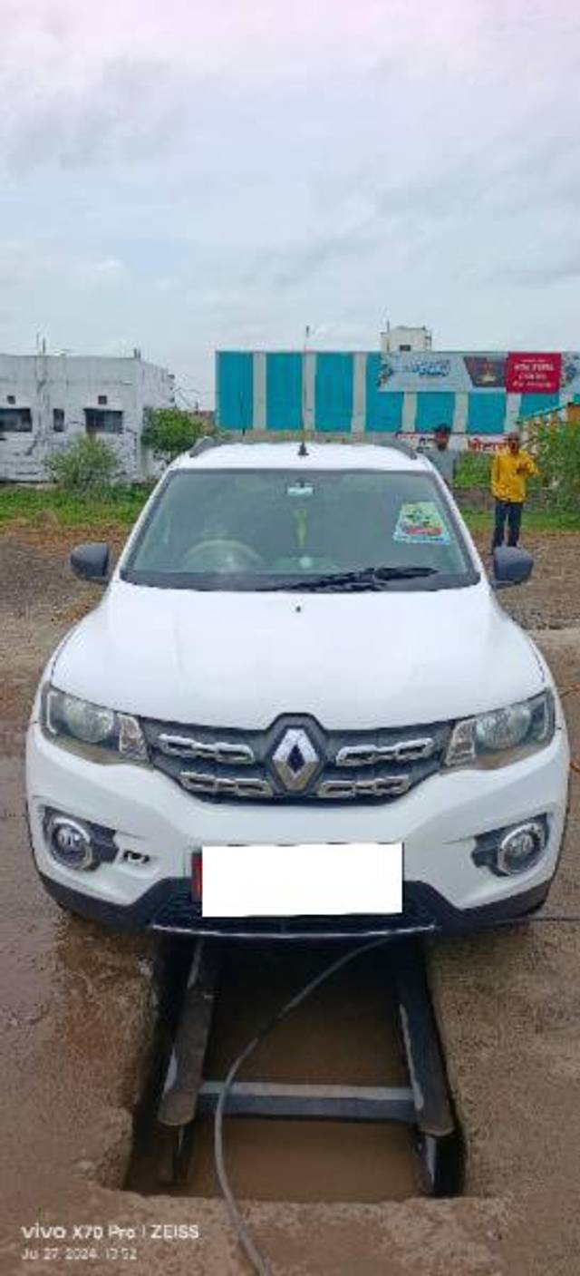 https://images10.gaadi.com/usedcar_image/4045535/original/processed_45ece1ce-a683-4ae2-9273-1cfa926a40ed.jpg?imwidth=6400