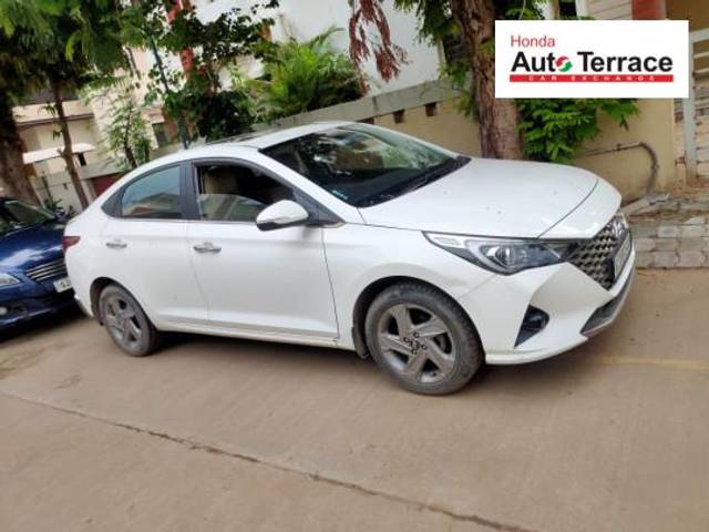 https://images10.gaadi.com/usedcar_image/4045686/original/e4beb2cf3b2dde37cbd5c2771482e8bf.jpeg?imwidth=6400