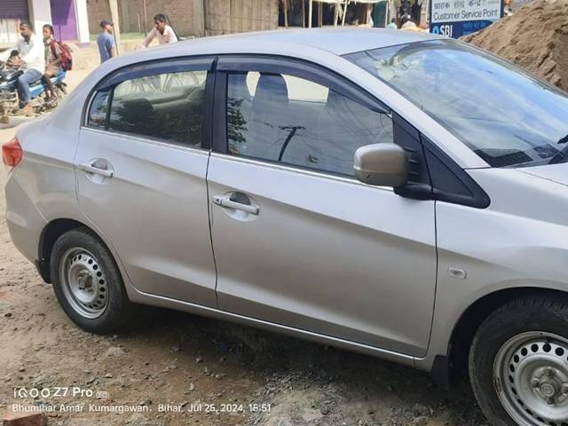 https://images10.gaadi.com/usedcar_image/4045867/original/processed_95777a20-3a25-4a16-a888-bd77d2801d45.jpg?imwidth=6402